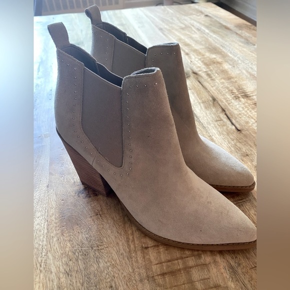 Marc Fisher heeled block heel Chelsea ankle boots NEW NO BOX 9.5 9 1/2 - Picture 1 of 7
